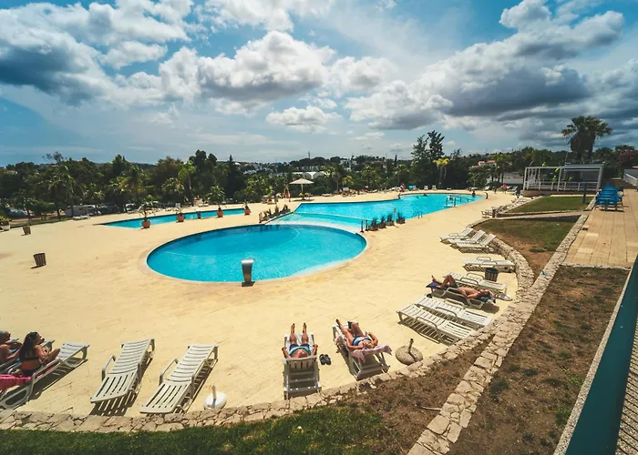 Holacamp مكان تخييم *