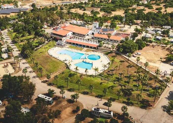 Holacamp مكان تخييم