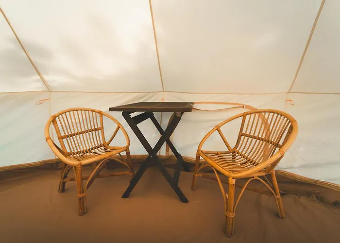 Holacamp مكان تخييم *