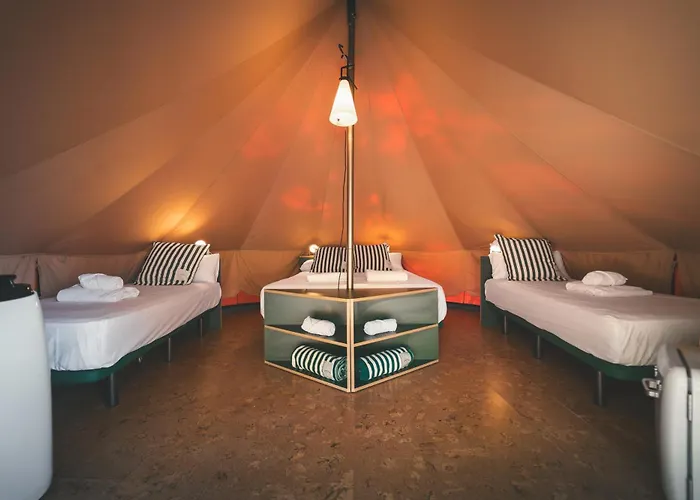 مكان تخييم Holacamp *